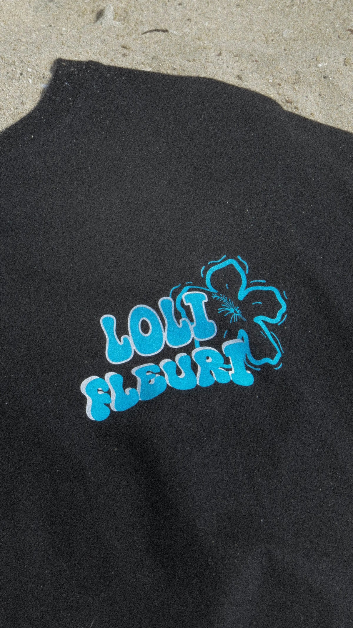 T-shirt oversize noir hibiscus bleu Loli